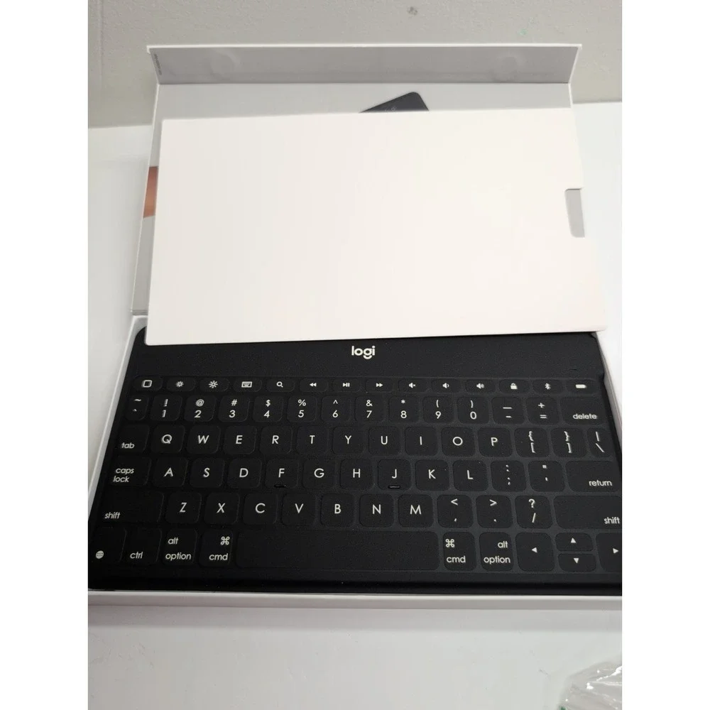 Logitech 920-006701 Keys-to-go Apple iPad, iPhone, Apple TV Portable W Camera